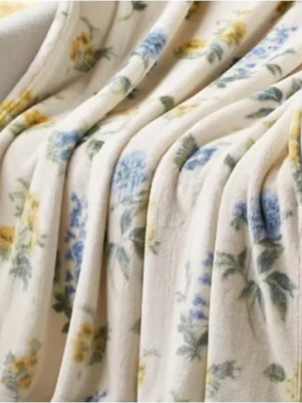 Blue and Yellow Florals Feminine Home Decor Yellow Blue White - Classic Design - Picture 10 of 10